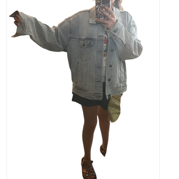 Hollister BOXY LIGHT WASH DENIM TRUCKER JACKET size small - Picture 8 of 11